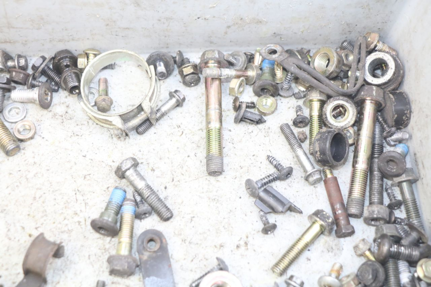 photo de SCREW FASTENER BAG KYMCO AGILITY 4T 50 (2005 - 2018) - Alternative perspective