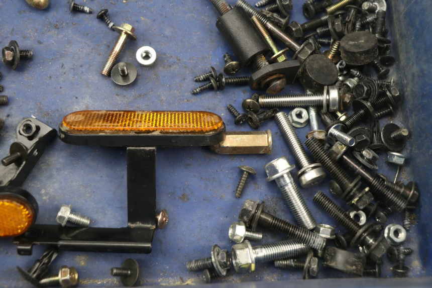 photo de SCREWS BAG KYMCO AGILITY CITY 16P 125 (2015 - 2021) - Alternative perspective