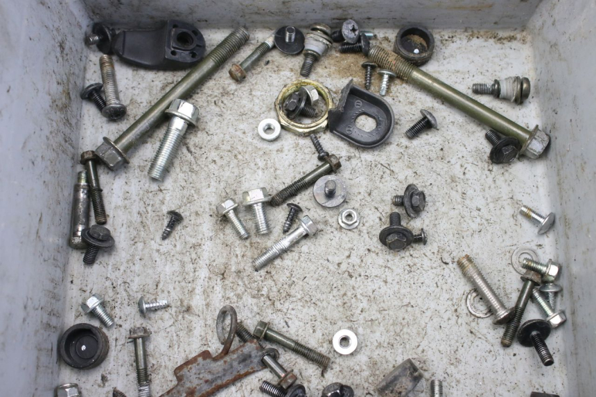 photo de SCREW FASTENER BAG KYMCO AGILITY NAKED RENOUVO 4T 50 (2018 - 2020) - Alternative perspective