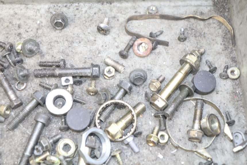 photo de SCREW FASTENER BAG KYMCO AGILITY RS 4T 50 (2009 - 2013) - Alternative perspective