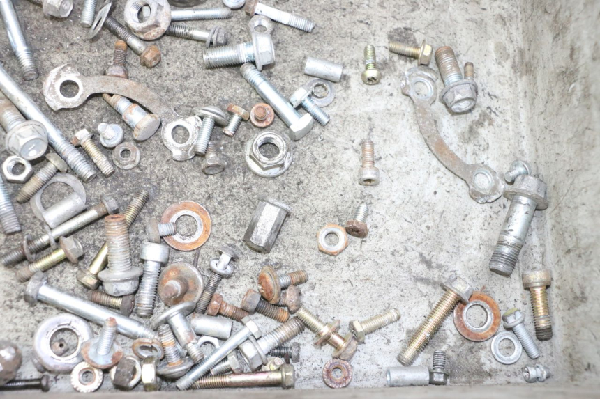 photo de SCREWS BAG HYOSUNG GV AQUILA 125 (2000 - 2009) - Alternative perspective