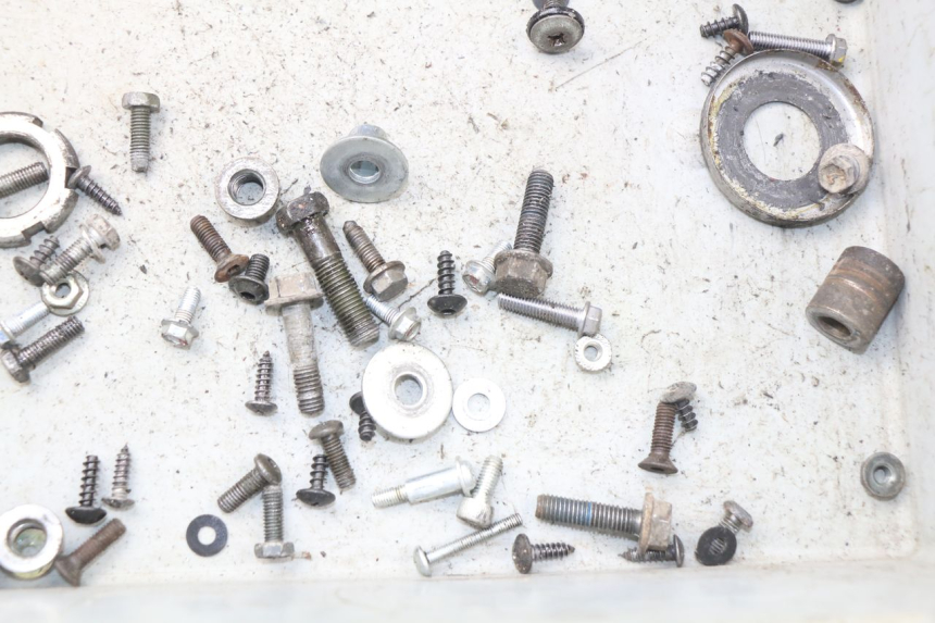 photo de SCREW FASTENER BAG MBK BOOSTER SPIRIT 50 (2004 - 2017) - Zoom on usage condition