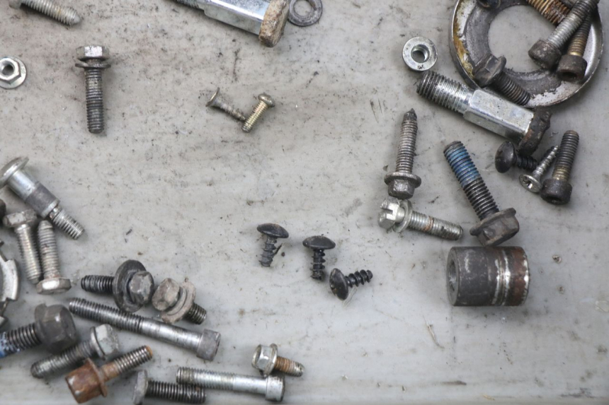 photo de SCREW FASTENER BAG MBK BOOSTER SPIRIT 50 (2004 - 2017) - Zoom on usage condition