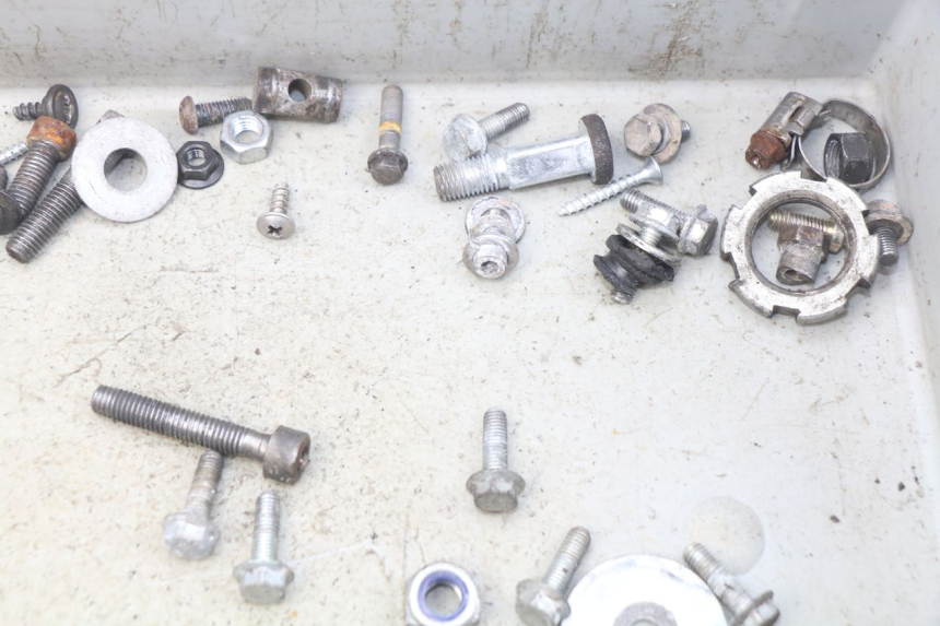 photo de SCREW FASTENER BAG MBK BOOSTER SPIRIT NAKED 50 (2004 - 2017) - Zoom on usage condition