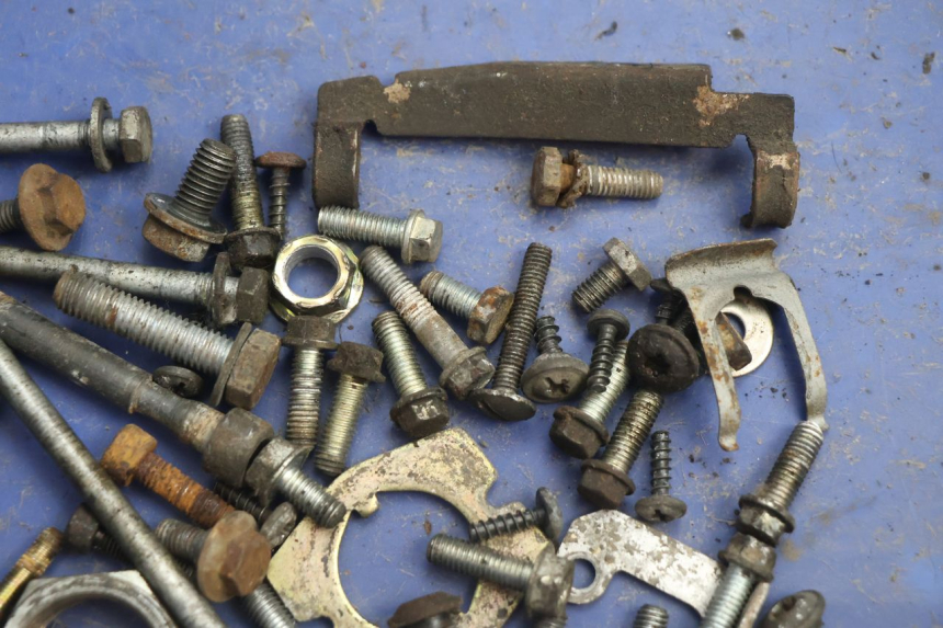 photo de SCREW FASTENER BAG PEUGEOT BUXY 50 (1993 - 1998) - Zoom on usage condition