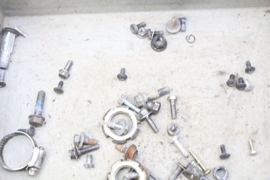 photo de SCREW FASTENER BAG YAMAHA BW'S NAKED 50 (2008 - 2019) - Alternative perspective