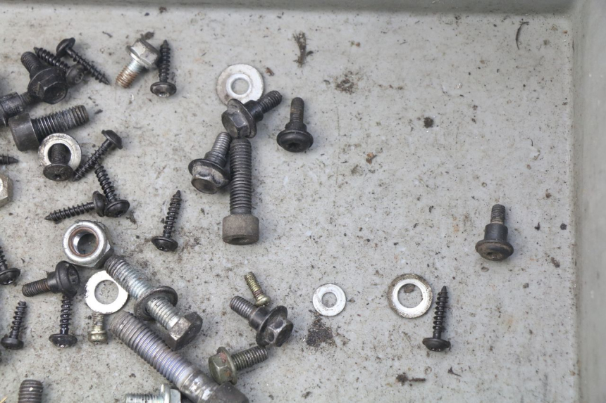 photo de SCREW FASTENER BAG PEUGEOT CITYSTAR 50 (2013 - 2017) - Alternative perspective