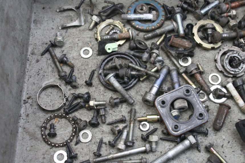 photo de SCREW FASTENER BAG PEUGEOT CITYSTAR 50 (2013 - 2017) - Zoom on usage condition