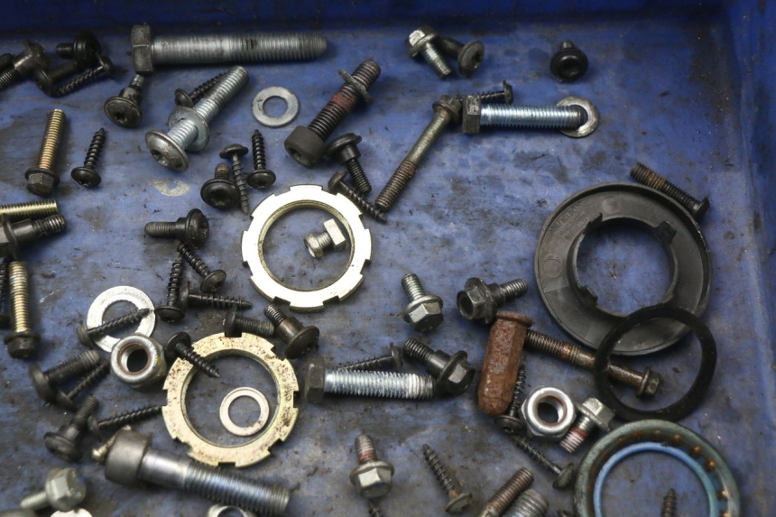 photo de SCREW FASTENER BAG PEUGEOT CITYSTAR 50 (2013 - 2017) - Zoom on usage condition