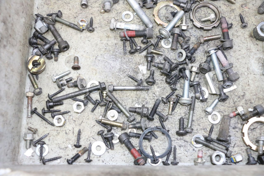 photo de SCREW FASTENER BAG PEUGEOT CITYSTAR 50 (2013 - 2017) - Zoom on usage condition