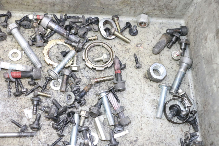 photo de SCREW FASTENER BAG PEUGEOT CITYSTAR 50 (2013 - 2017) - Alternative perspective