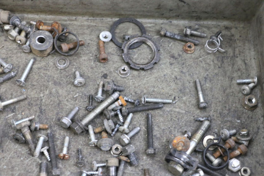 photo de SCREWS BAG PEUGEOT ELYSEO 125 (1999 - 2004) - Zoom on usage condition