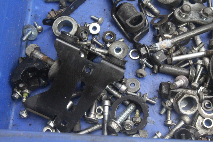 photo de BAG OF SCREWS AND FASTENERS KAWASAKI ER-6 ER6 F ABS 650 (2012 - 2016) - Alternative perspective