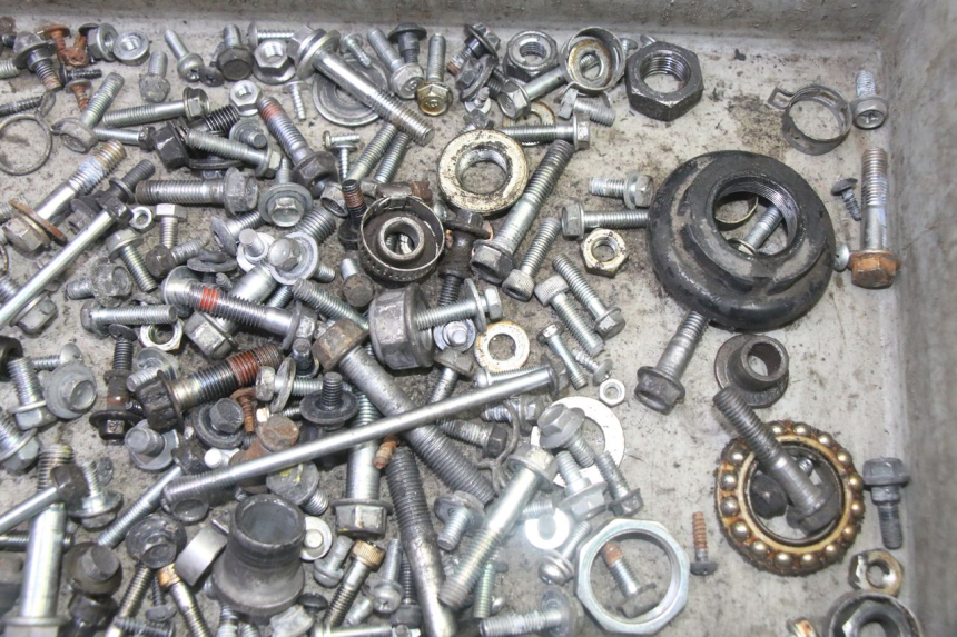 photo de SCREW FASTENER BAG HONDA FES S-WING SWING ABS 125 (2007 - 2015) - Zoom on usage condition