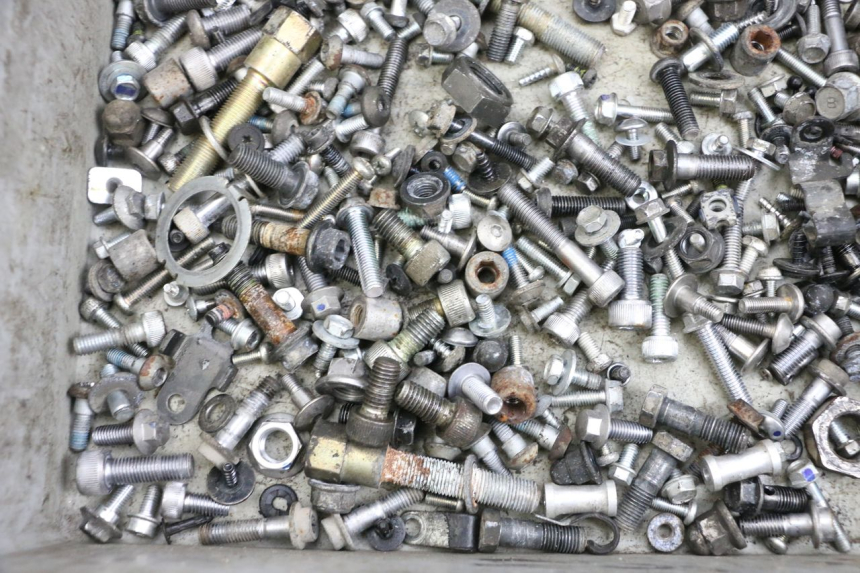 photo de SCREW FASTENER BAG YAMAHA FJR ABS 1300 (2006 - 2012) - Alternative perspective