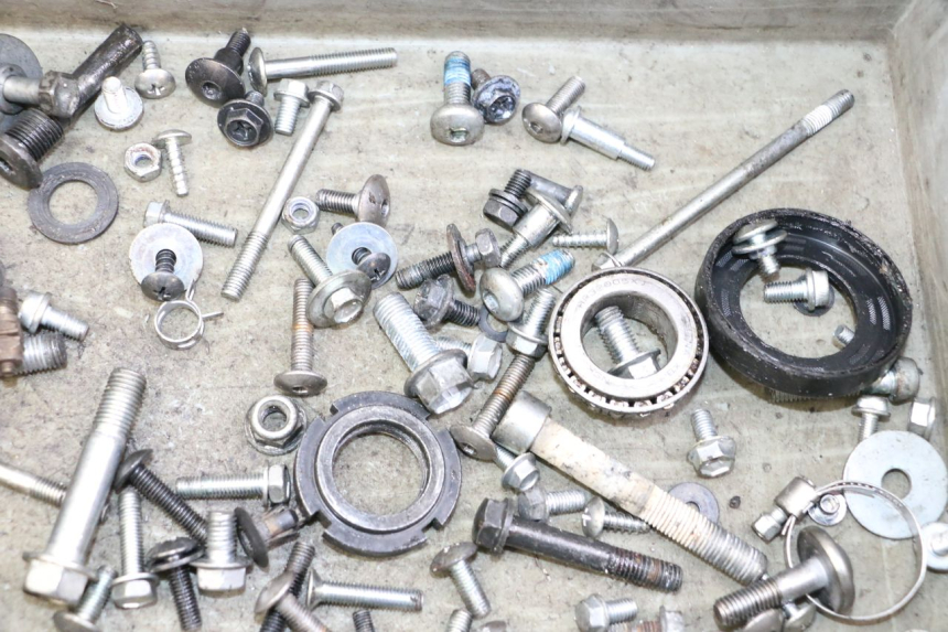 photo de SCREWS BAG SUZUKI GSR 750 (2011 - 2017) - Alternative perspective