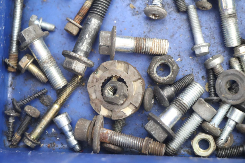 photo de SCREWS BAG PIAGGIO LIBERTY 125 (1998 - 2008) - Alternative perspective