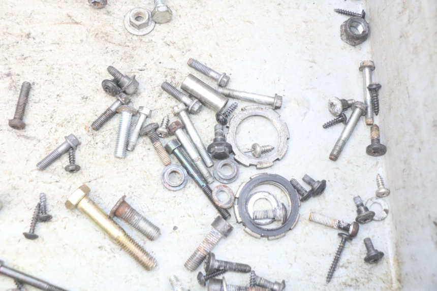 photo de SCREW FASTENER BAG PEUGEOT LUDIX BLASTER 50 (2006 - 2014) - Zoom on usage condition