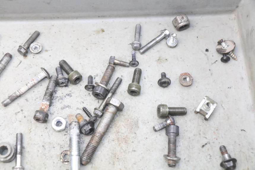 photo de SCREW FASTENER BAG PEUGEOT LUDIX 50 (2008 - 2017) - Zoom on usage condition