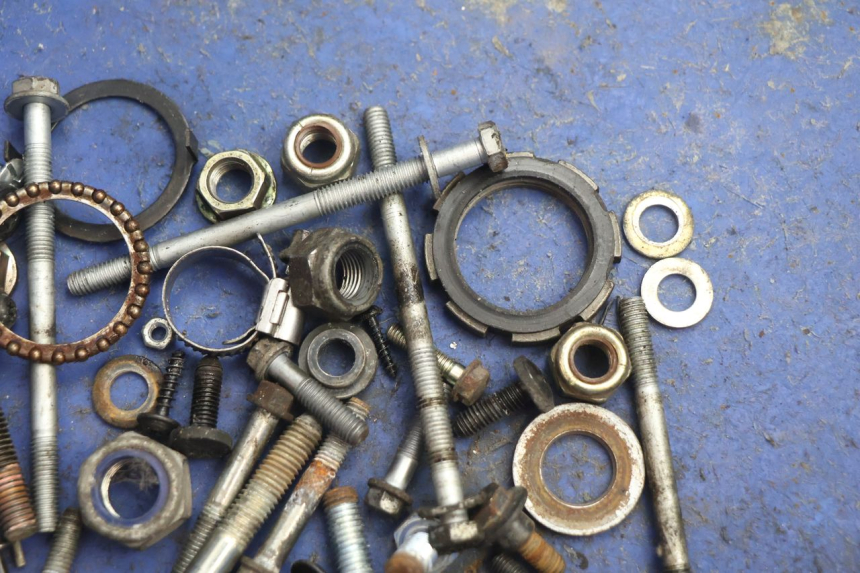 photo de SCREWS BAG PEUGEOT LUDIX ONE 50 (2004 - 2013) - Zoom on usage condition