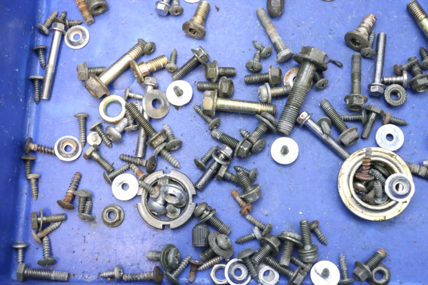 photo de BAG OF SCREWS AND FASTENERS KEEWAY MATRIX RX9 125 (2006 - 2007) - Zoom on usage condition