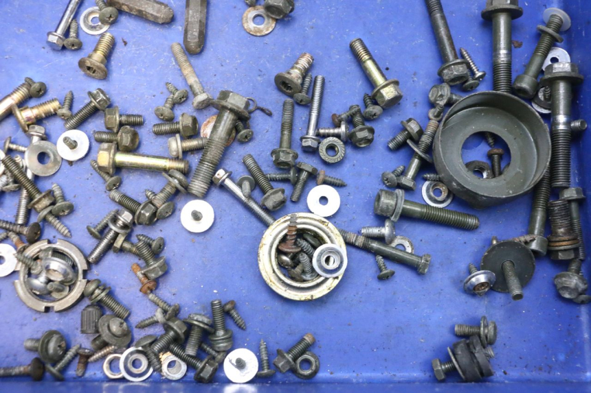 photo de BAG OF SCREWS AND FASTENERS KEEWAY MATRIX RX9 125 (2006 - 2007) - Alternative perspective