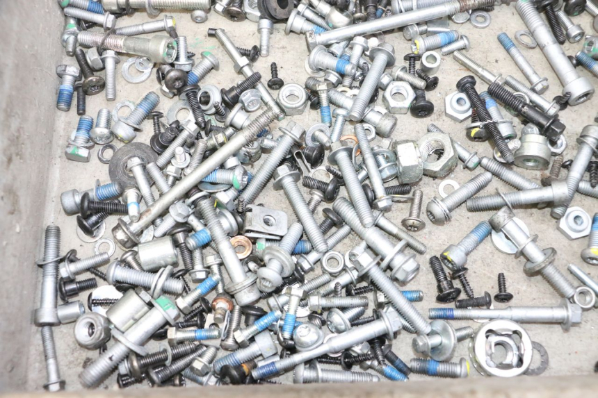 photo de SCREWS BAG PIAGGIO MP3 HPE 310 (2024 - 2025) - Alternative perspective