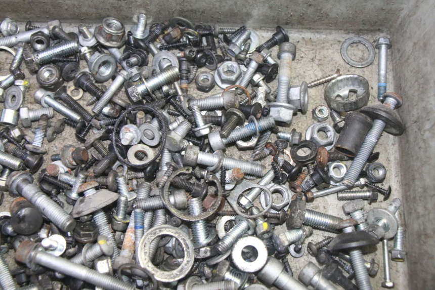 photo de SCREWS BAG PIAGGIO MP3 HPE 350 (2018 - 2020) - Zoom on usage condition