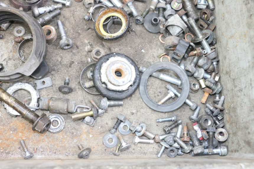 photo de SCREW FASTENER BAG HONDA NTV DEAUVILLE 650 (1998 - 2001) - Zoom on usage condition