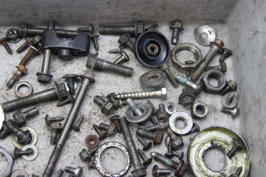 photo de SCREW FASTENER BAG SELECT UP OCTALIS 125 (2007 - 2012) - Technical close-up