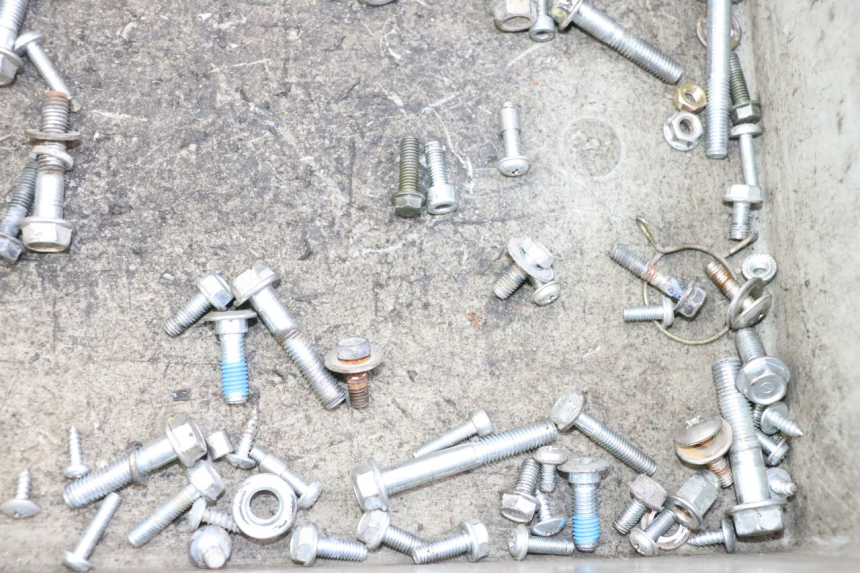 photo de SCREW HARDWARE BAG JM MOTORS OLDIES GT 4T 50 (2018 - 2025) - Zoom on usage condition