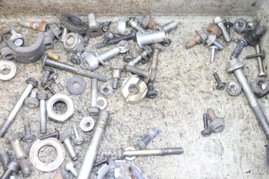 photo de SCREW FASTENER BAG PEUGEOT ELYSTAR 50 (2002 - 2014) - Zoom on usage condition