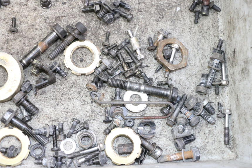 photo de SCREW FASTENER BAG PEUGEOT KISBEE 4T 50 (2010 - 2017) - Zoom on usage condition