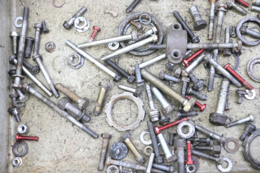 photo de SCREW FASTENER BAG PEUGEOT TKR TREKKER FURIOUS 50 (2005 - 2014) - Zoom on usage condition