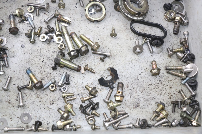 photo de SCREW FASTENER BAG DAELIM S2 FI 125 (2008 - 2017) - Zoom on usage condition