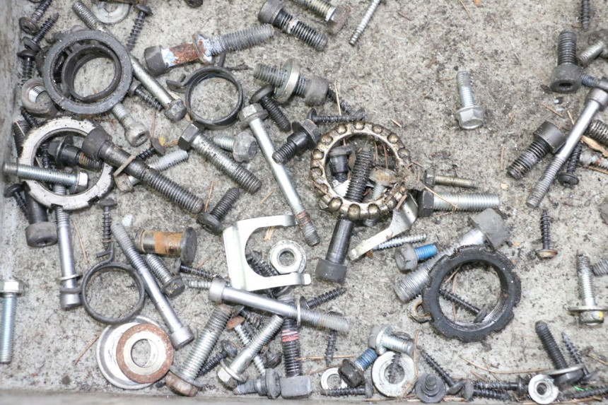 photo de SCREWS BAG PEUGEOT SATELIS 125 (2013 - 2018) - Zoom on usage condition