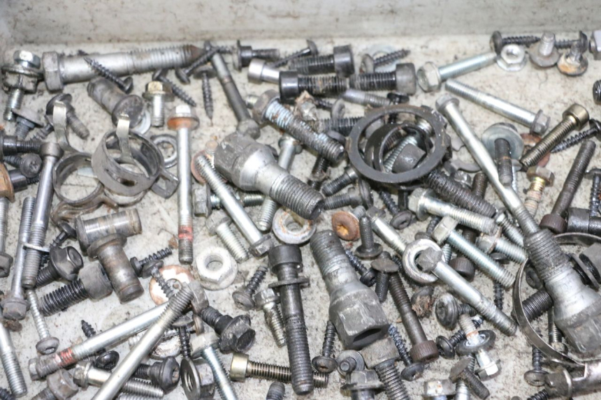 photo de SCREWS BAG PEUGEOT SATELIS 125 (2013 - 2018) - Zoom on usage condition