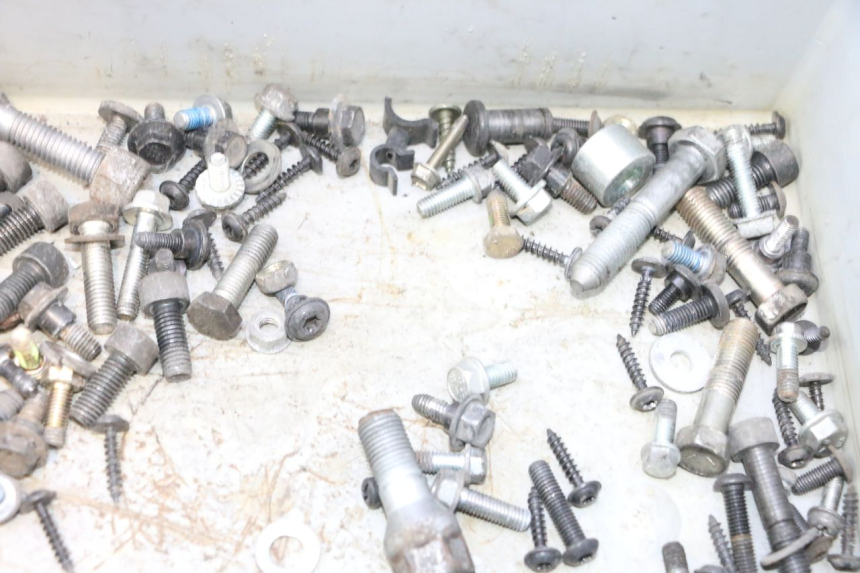 photo de SCREWS BAG PEUGEOT SATELIS 125 (2013 - 2018) - Fixing points details