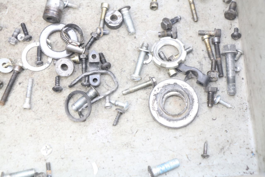 photo de SCREW FASTENER BAG YAMAHA SLIDER NAKED 50 (2004 - 2018) - Zoom on usage condition