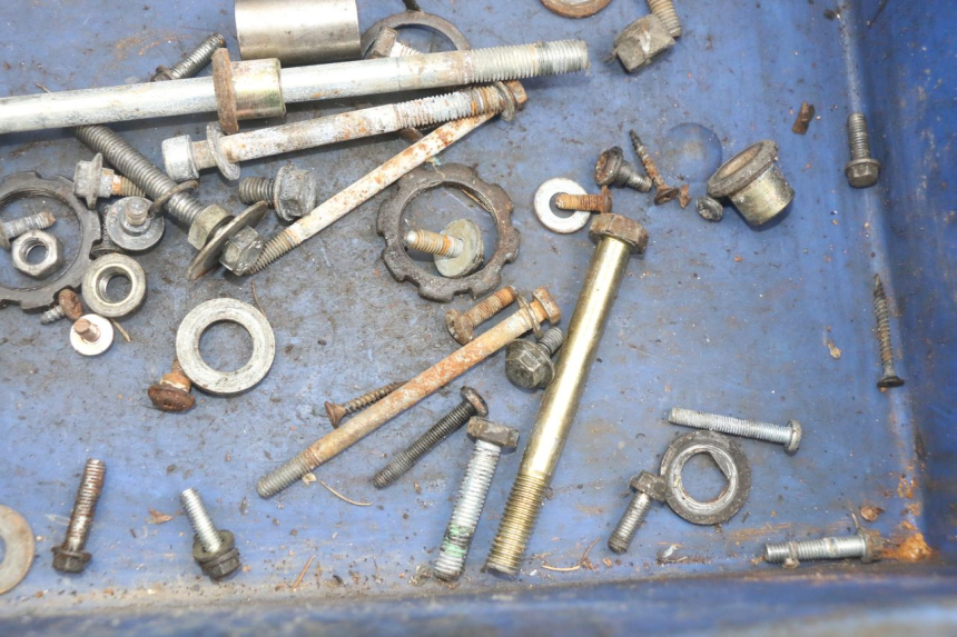 photo de SCREW FASTENER BAG PEUGEOT SPEEDFIGHT LC 50 (1996 - 2002) - Alternative perspective