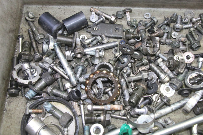 photo de SCREWS BAG SUZUKI SV S 650 (2003 - 2009) - Component detail