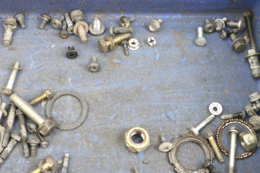 photo de SCREW FASTENER BAG PEUGEOT TKR TREKKER FURIOUS 50 (2005 - 2014) - Alternative perspective