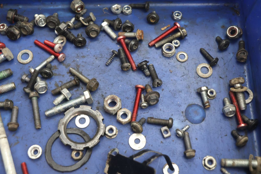 photo de SCREW FASTENER BAG PEUGEOT TKR TREKKER FURIOUS 50 (2005 - 2014) - Zoom on usage condition