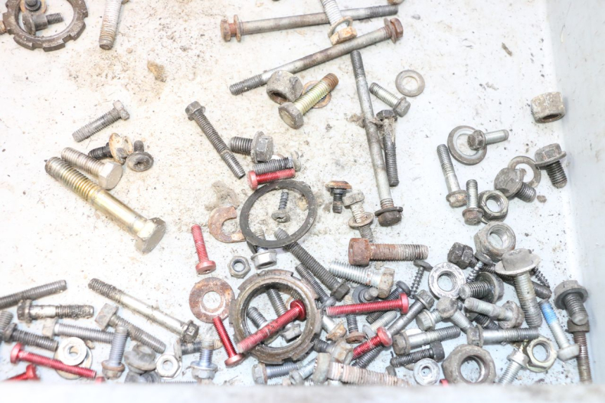 photo de SCREW FASTENER BAG PEUGEOT TKR TREKKER FURIOUS 50 (2005 - 2014) - Zoom on usage condition