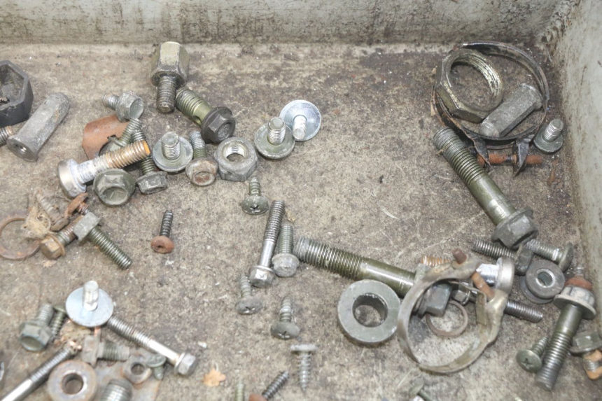 photo de SCREW FASTENER BAG PEUGEOT TWEET 4T 50 (2010 - 2014) - Alternative perspective