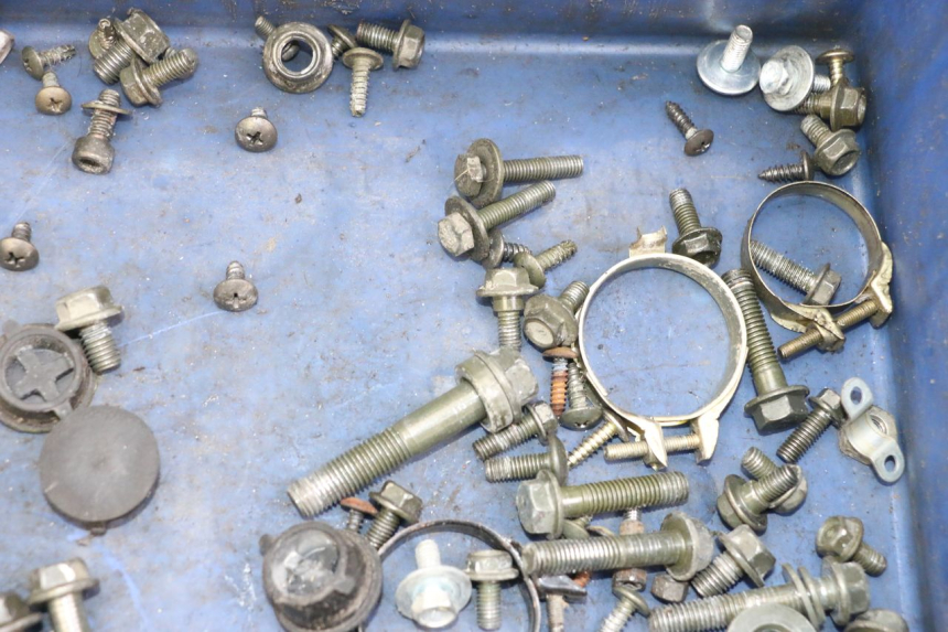 photo de SCREW FASTENER BAG PEUGEOT TWEET 4T 50 (2014 - 2019) - Alternative perspective