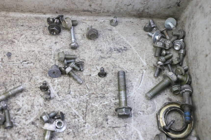 photo de SCREW FASTENER BAG PEUGEOT TWEET 4T 50 (2018 - 2022) - Alternative perspective