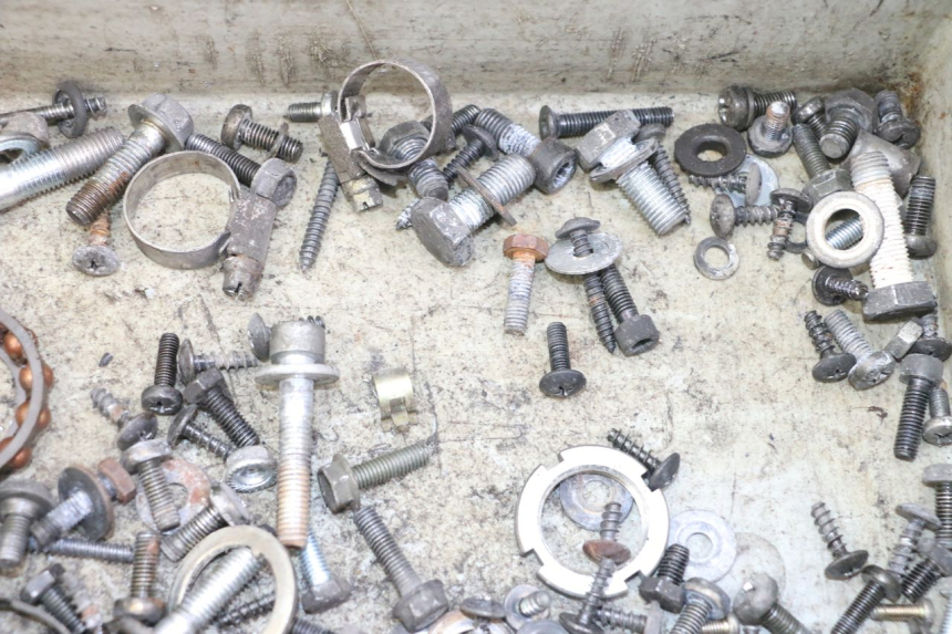 photo de SCREW FASTENER BAG SUZUKI UH BURGMAN 125 (2002 - 2006) - Alternative perspective