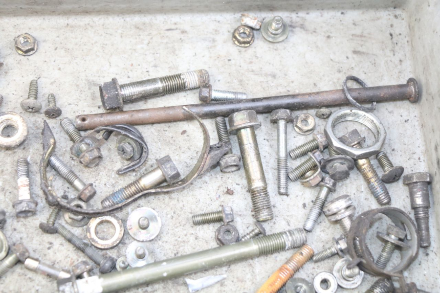 photo de SCREW FASTENER BAG KYMCO VITALITY 2T 50 (2004 - 2010) - Alternative perspective