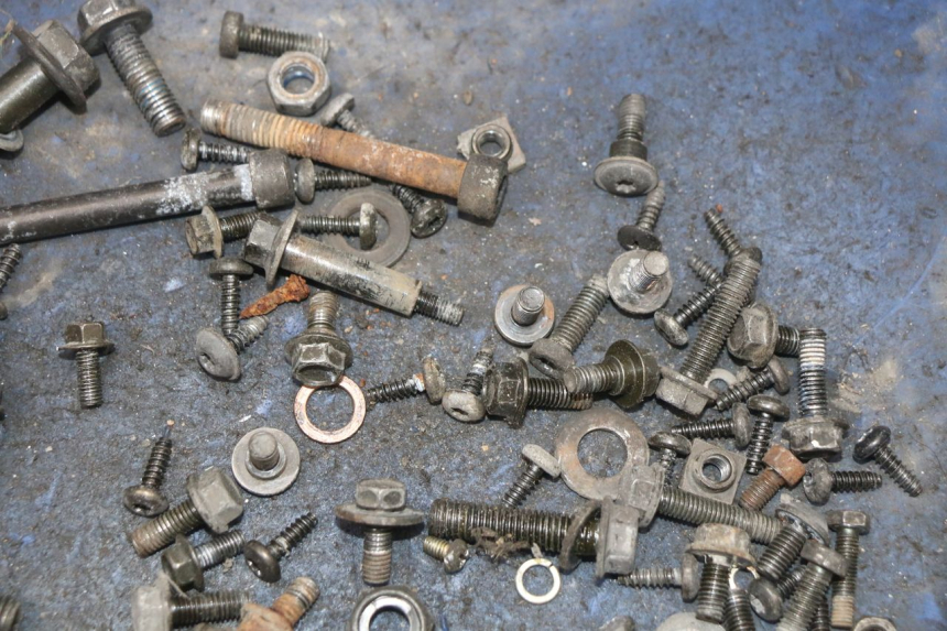 photo de SCREW FASTENER BAG PEUGEOT VIVACITY NEW 4T 50 (2008 - 2017) - Zoom on usage condition